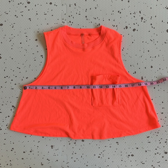 💘 FP MOVEMENT - THROWBACK CROPPED POCKET TANK ORANGE - Picture 6 of 7